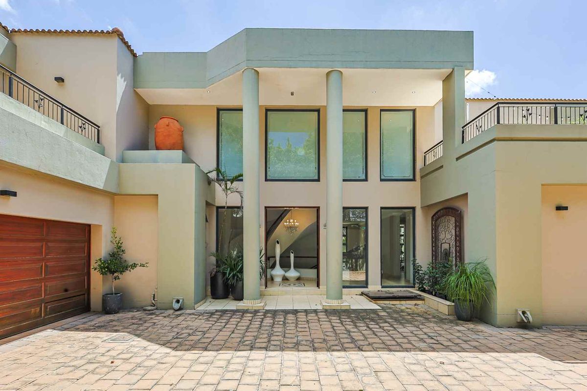 Prestigious Waterkloof Luxury Residence - Photo 4