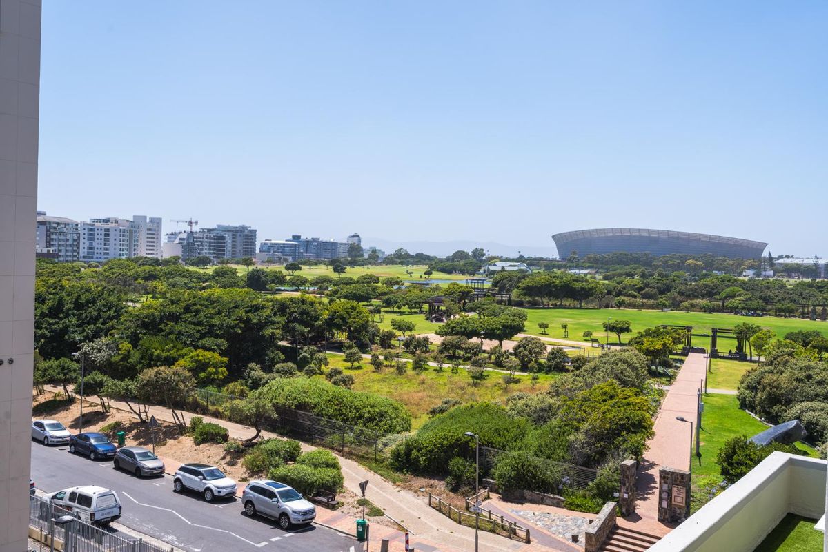 BEACHFRONT LIVING WITH EXCEPTIONAL FLEXIBILITY ALONG THE MOUILLE POINT MILE - Photo 3