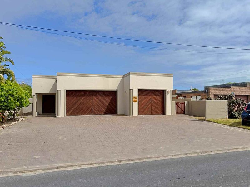 Beach Front, 4-Bedroom House in Middedorp - Photo 4