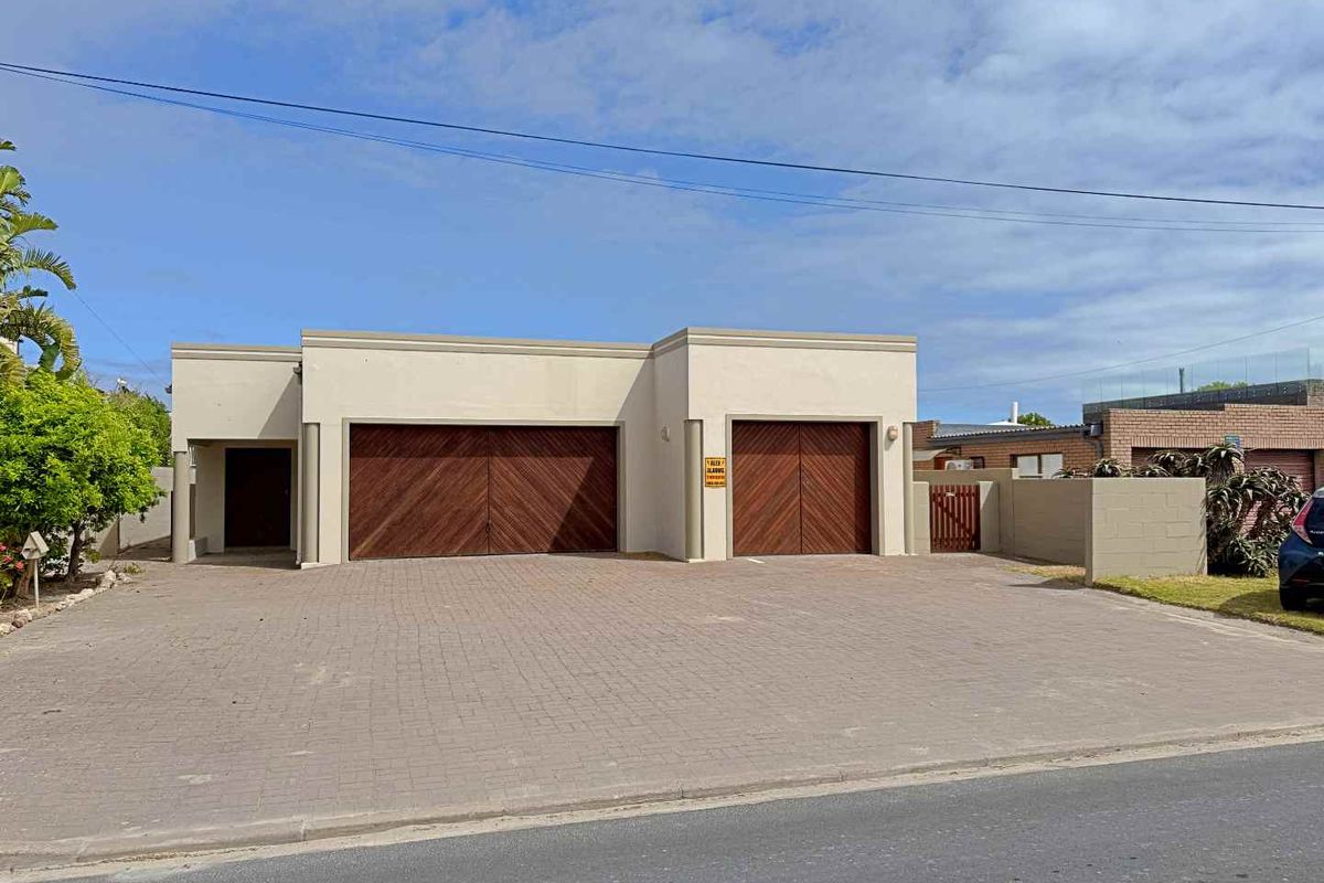 Beach Front, 4-Bedroom House in Middedorp - Photo 4