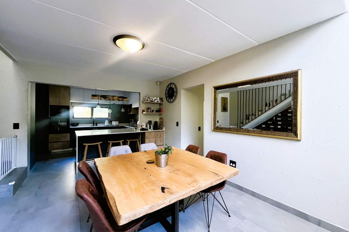 Modern Contemporary Living with Everyday Convenience - Photo 5