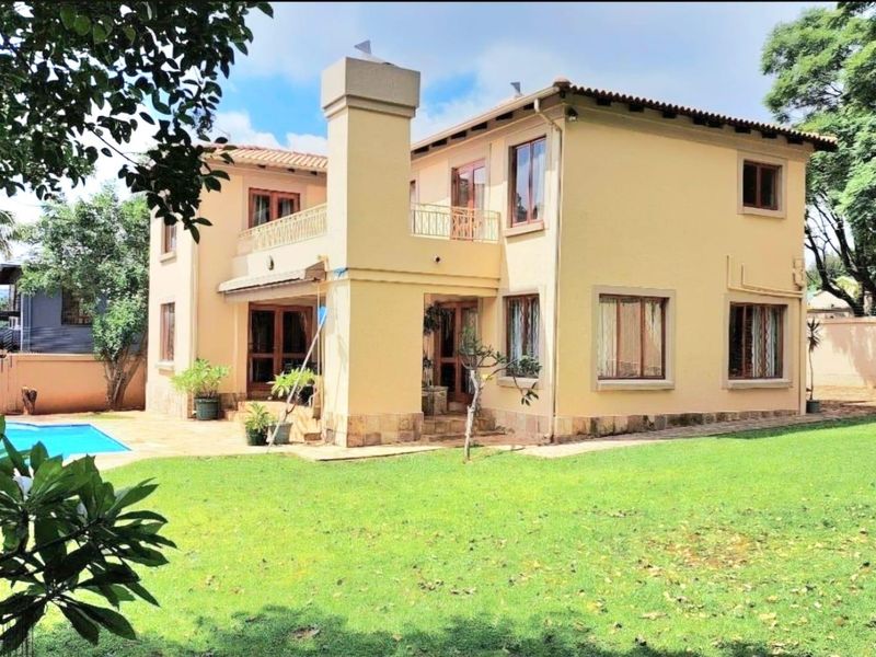 Elegant Family Home – Prime Location Adjacent to Bedfordview - Photo 5