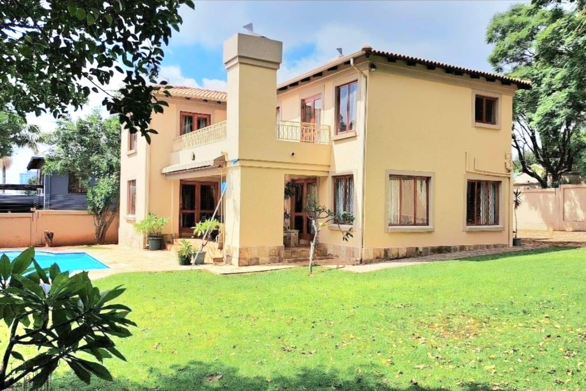 Elegant Family Home – Prime Location Adjacent to Bedfordview - Photo 5