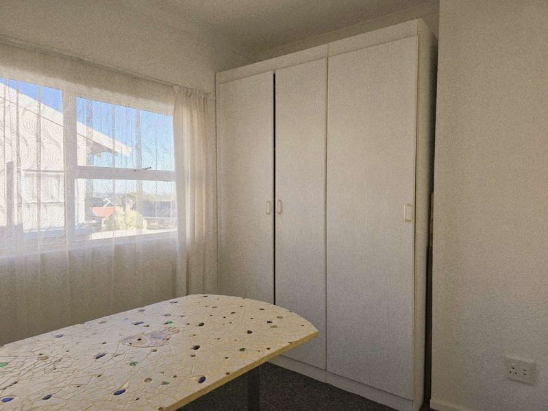 Fantastic lock up and go. Suite single or couple. - Photo 10