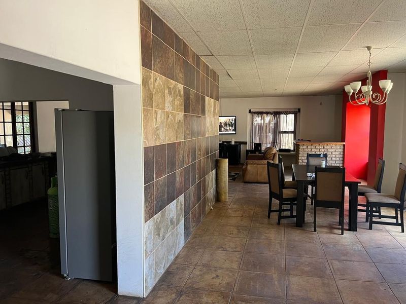 🏡 FOR SALE | 4-BED HOME + FLAT | ERF 1153m2, TSUMEB EXT 1 | N$1,350,000 COST EXCLUSIVE❗️ - Photo 3