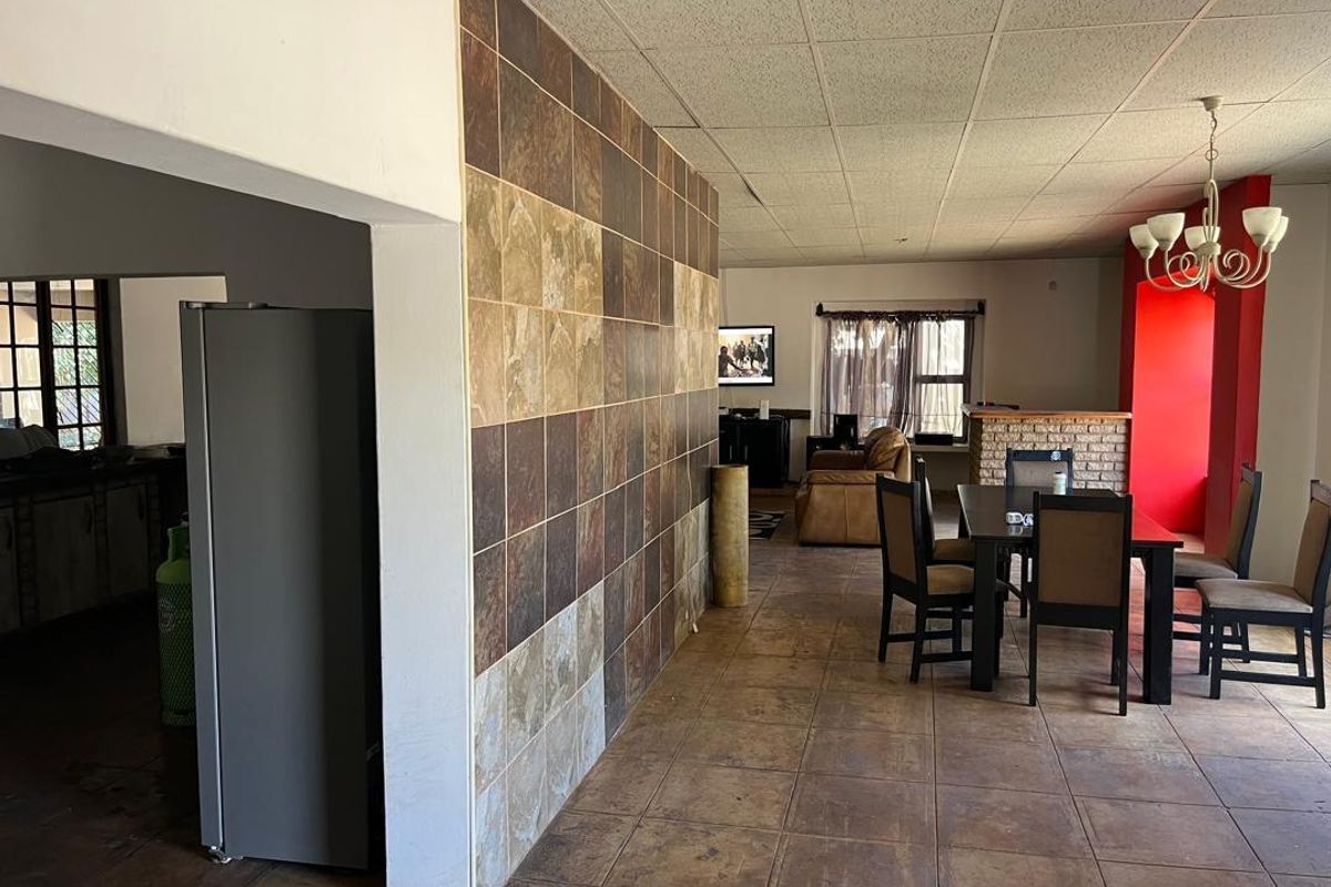 🏡 FOR SALE | 4-BED HOME + FLAT | ERF 1153m2, TSUMEB EXT 1 | N$1,350,000 COST EXCLUSIVE❗️ - Photo 3