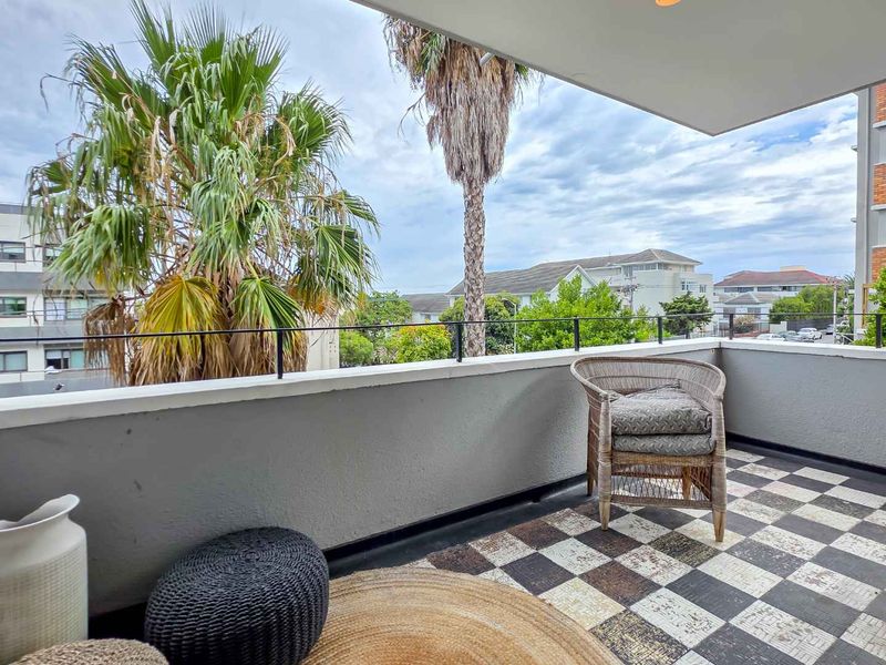 North east facing corner apartment with two balconies and automated garage | Sea Point - Photo 5