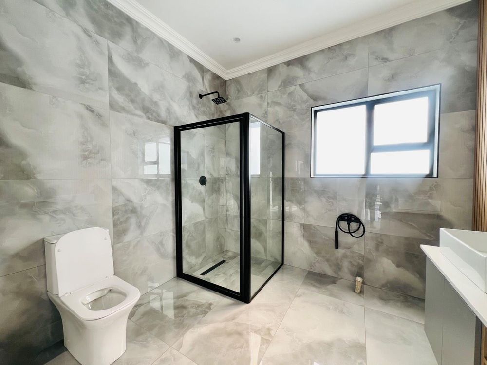 Main bathroom 
