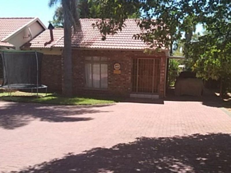 Priced to sell property - Photo 3