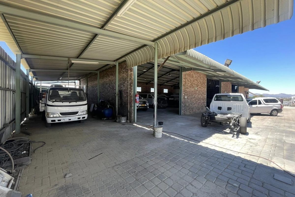 TO LET!! WAREHOUSE IN LAFRENZ INDUSTRIAL AREA - Photo 4