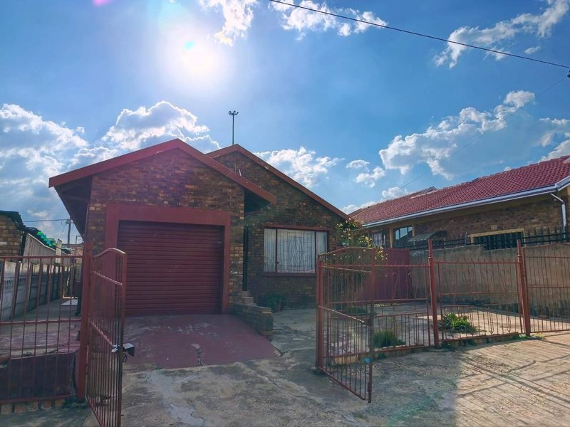 Exceptional Family Home for Sale in Ratanda, Heidelberg  Discover outstanding value and comfortable family living in the heart of Ratanda, Heidelberg. - Photo 3