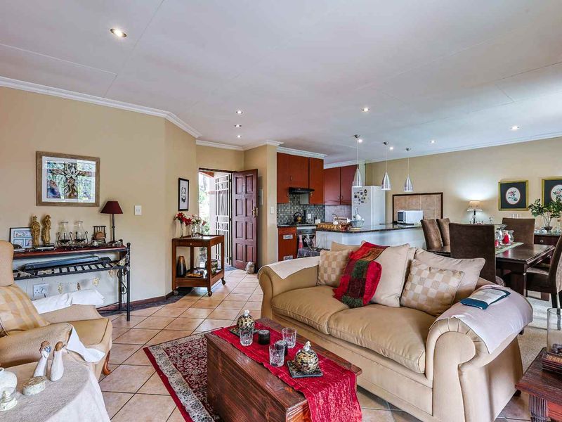 SPACIOUS FAMILY HOME | PET FRIENDLY | SECURE ESTATE LIVING IN MORELETA PARK - Photo 8