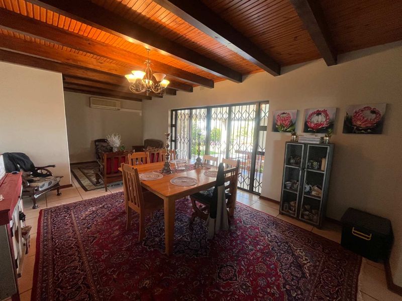 Stunning Family Home with Spectacular Views in Keidebees - Photo 4
