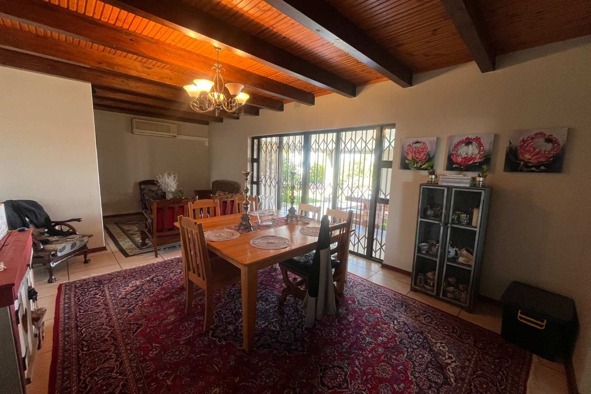 Stunning Family Home with Spectacular Views in Keidebees - Photo 4