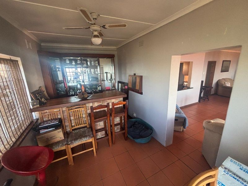 3 BEDROOM FAMILY HOME | OCEAN VIEWS – BLUFF - Photo 8