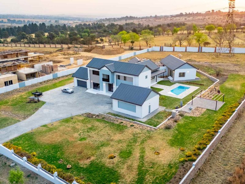 Stunning Modern Family Home in Blue Hills Equestrian Estate - Photo 5