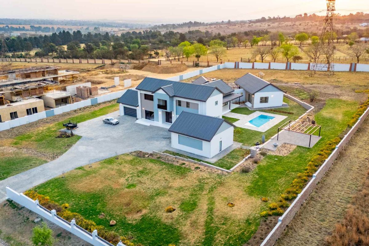 Stunning Modern Family Home in Blue Hills Equestrian Estate - Photo 5