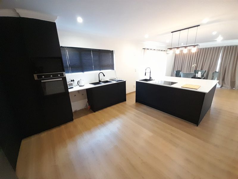 Astonishing estate ideally suited for a large family - Photo 5