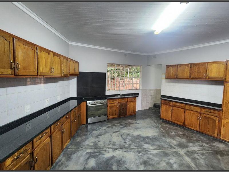 Newly renovated 4-Bedroom family home to rent on private, secure, lifestyle farm - Photo 9