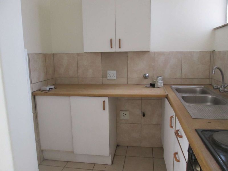 A BEAUTIFUL , NEAT AND CLEAN [1] ONE BEDROOM APARTMENT FOR SALE IN DIE MOOT [DASPOORT ] PTA - Photo 8
