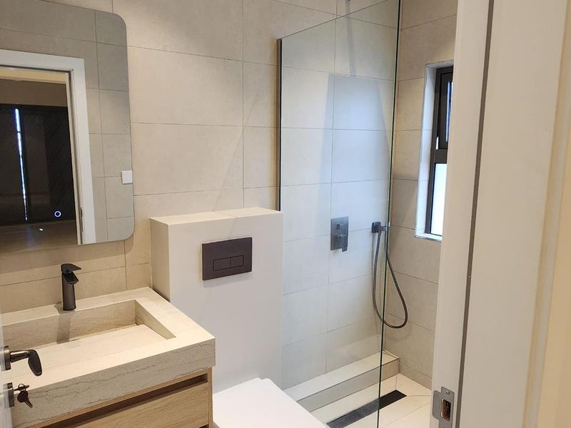 BAYSIDE PENTHOUSE - Photo 8