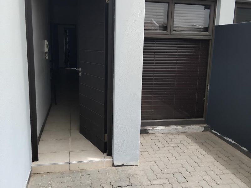 2 bedrooms Townhouse in Fairways Estate - Photo 3