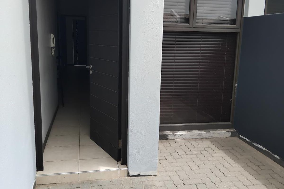 2 bedrooms Townhouse in Fairways Estate - Photo 3