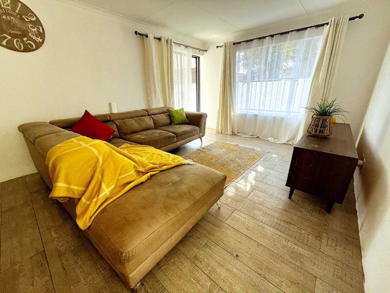 Spacious 3-Bedroom Home in Faerie Glen Prime Location - Photo 9