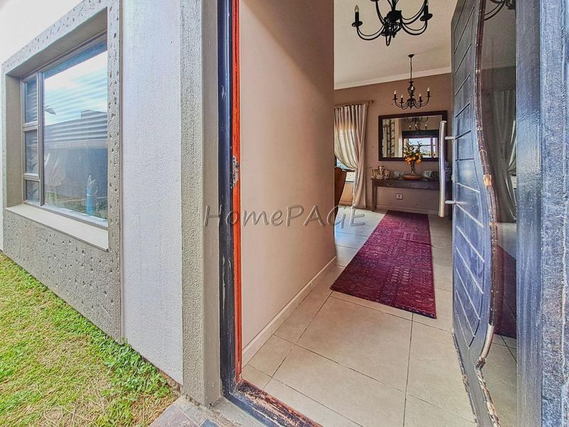 Meersig, Walvis Bay:  Beautiful, luxurious 3 bedroom home for sale - Photo 3