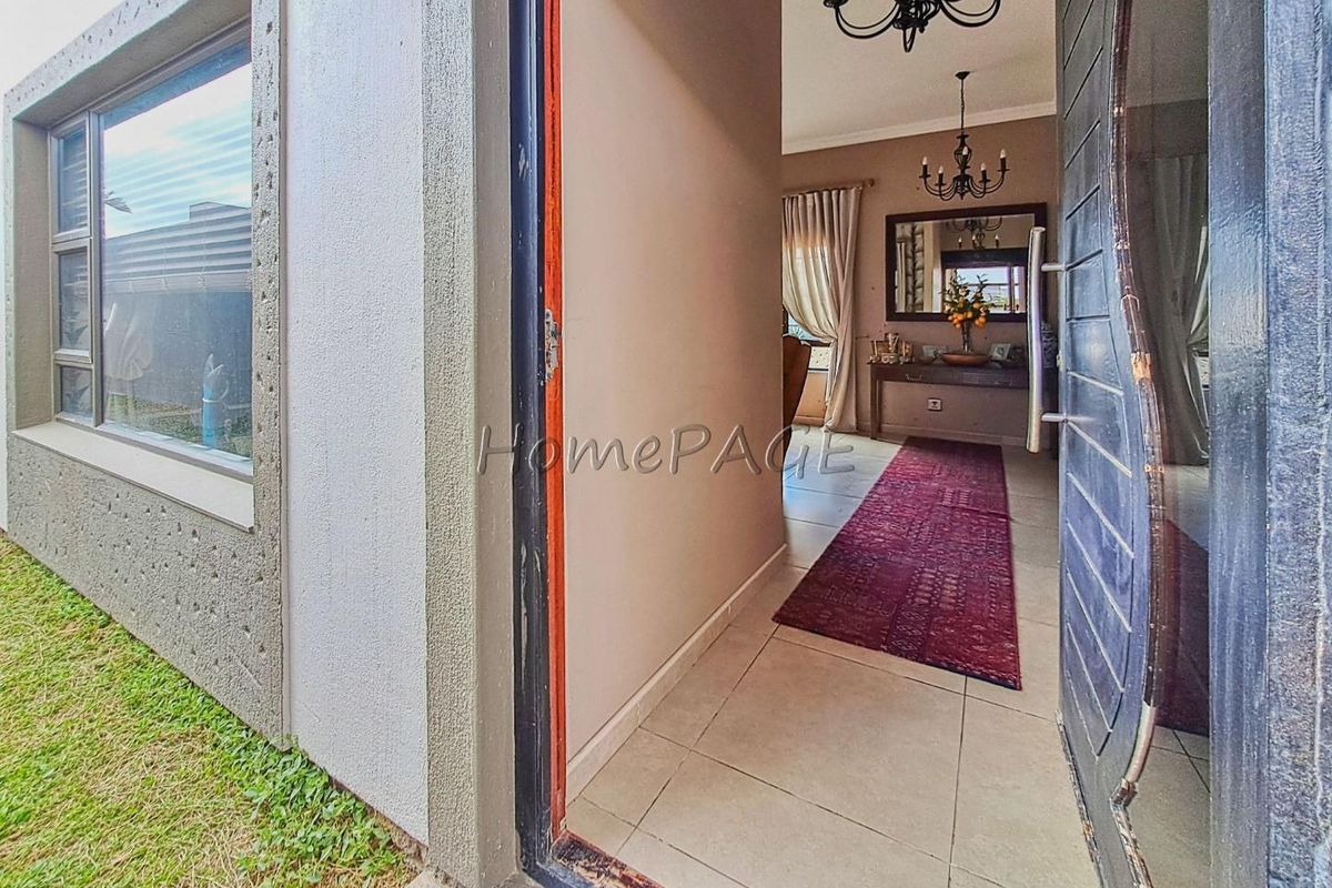 Meersig, Walvis Bay:  Beautiful, luxurious 3 bedroom home for sale - Photo 3