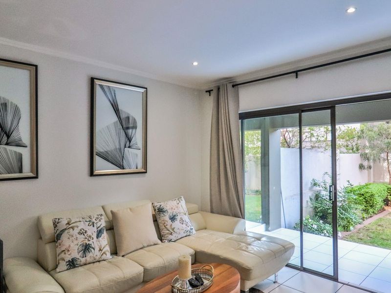 Gorgeous 2 Bed 1 Bath Garden Apartment For Sale in Lonehill - Photo 10