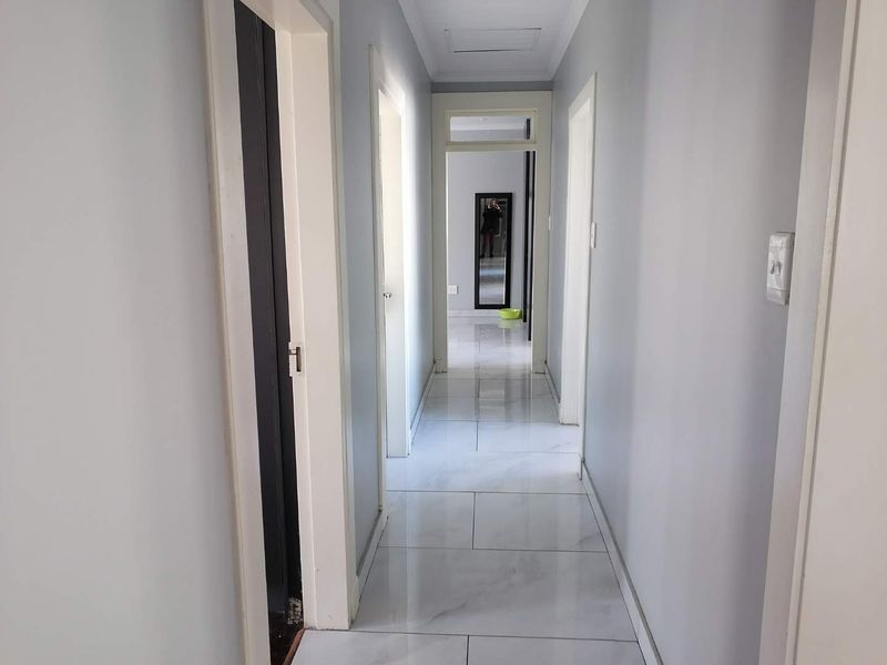 Stunning Modern House in safe area! - Photo 10