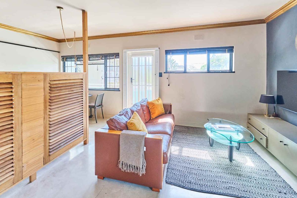 AN ABSOLUTE WINNER - PARKING BAY INCLUDED - Photo 3