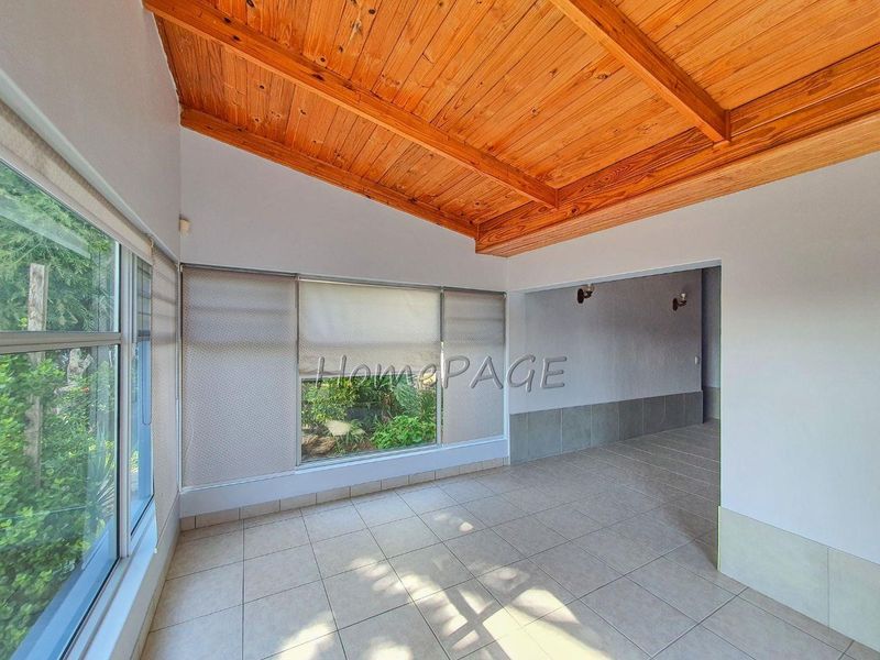 Ext 1, Henties Bay:  6 Bedr home NEWLY RENOVATED recently - Photo 6