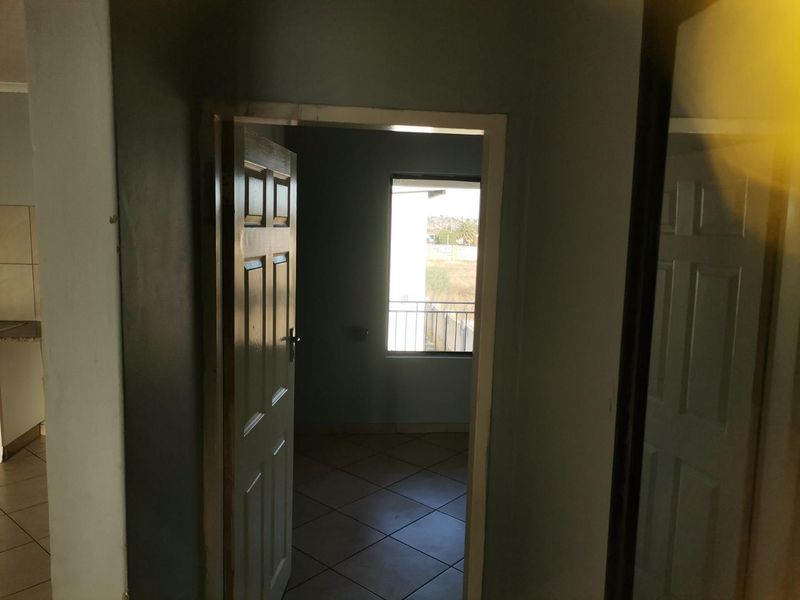 Stunning 2 Bedroom apartment in sought after estate - Photo 5