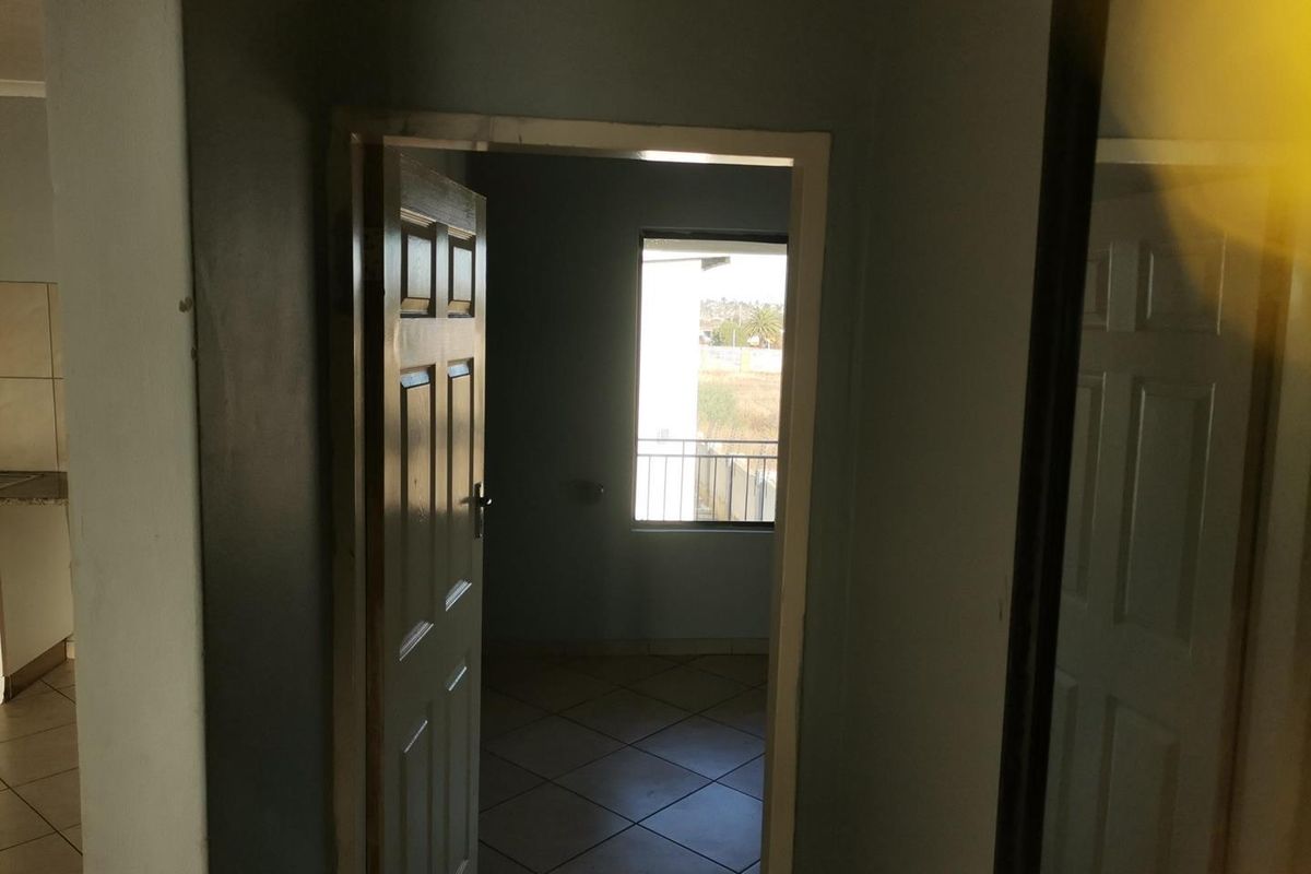Stunning 2 Bedroom apartment in sought after estate - Photo 5