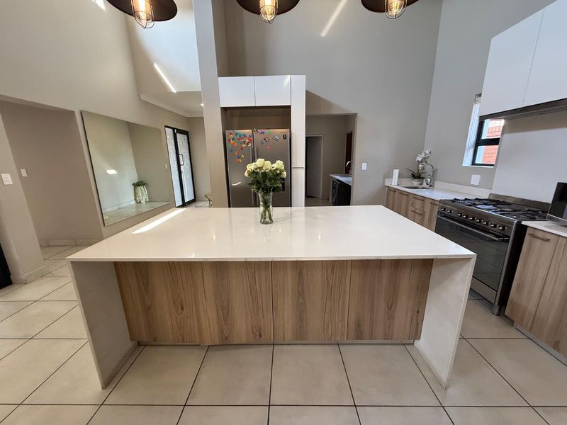 Immaculate Single-Level Home on a Prime Corner Stand - Photo 9