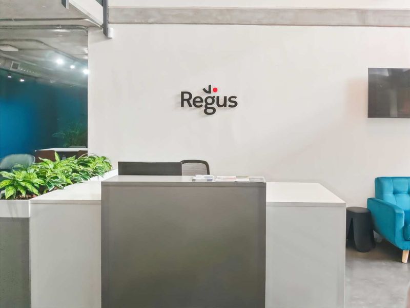 All-inclusive access to professional office space for 2 persons in Regus Beethoven St. - Photo 3