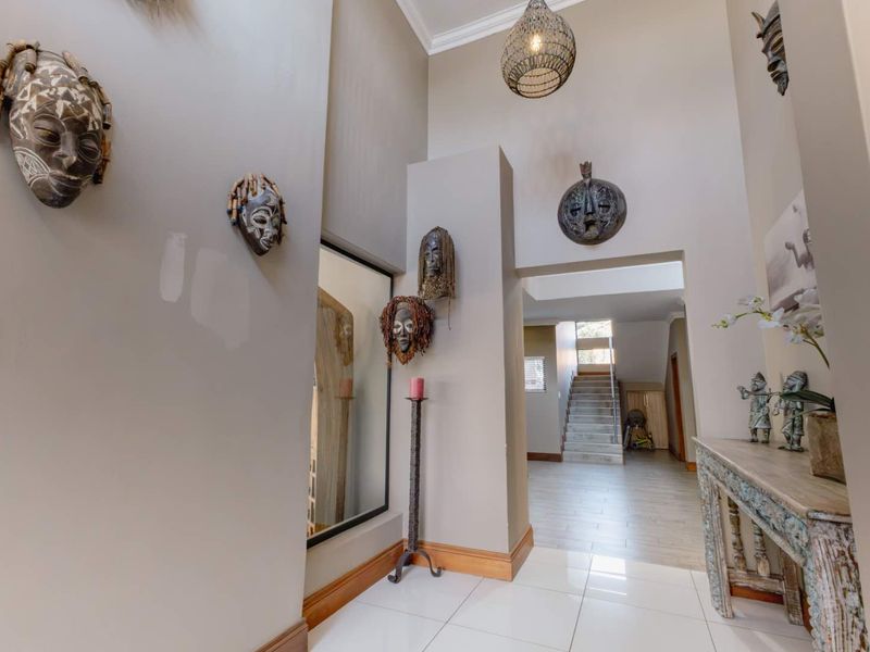 Modern 4 Bedroom Family Home for Rent in a Highly Rated Security Estate - Photo 3