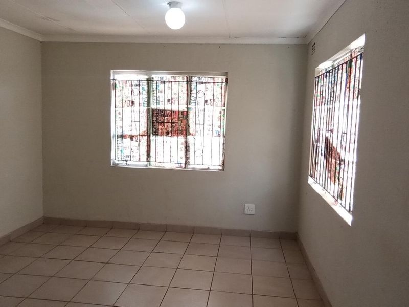 2 Bed House FOR SALE in Moleleki Ext 3 - Photo 7
