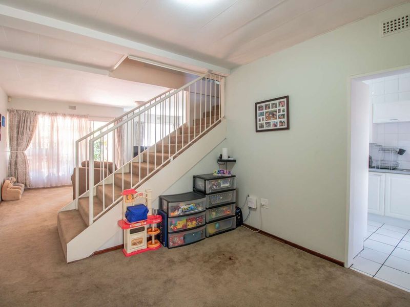 Charming Townhouse: Spacious & Conveniently Located! - Photo 7