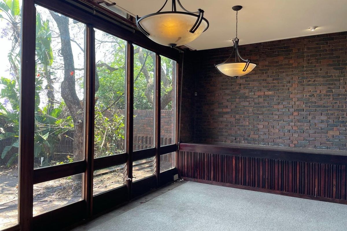 Charm and Style - Photo 5