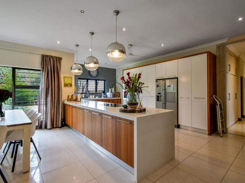 MASTERPIECE FAMILY HOME IN OLD FAERIE GLEN - Photo 5