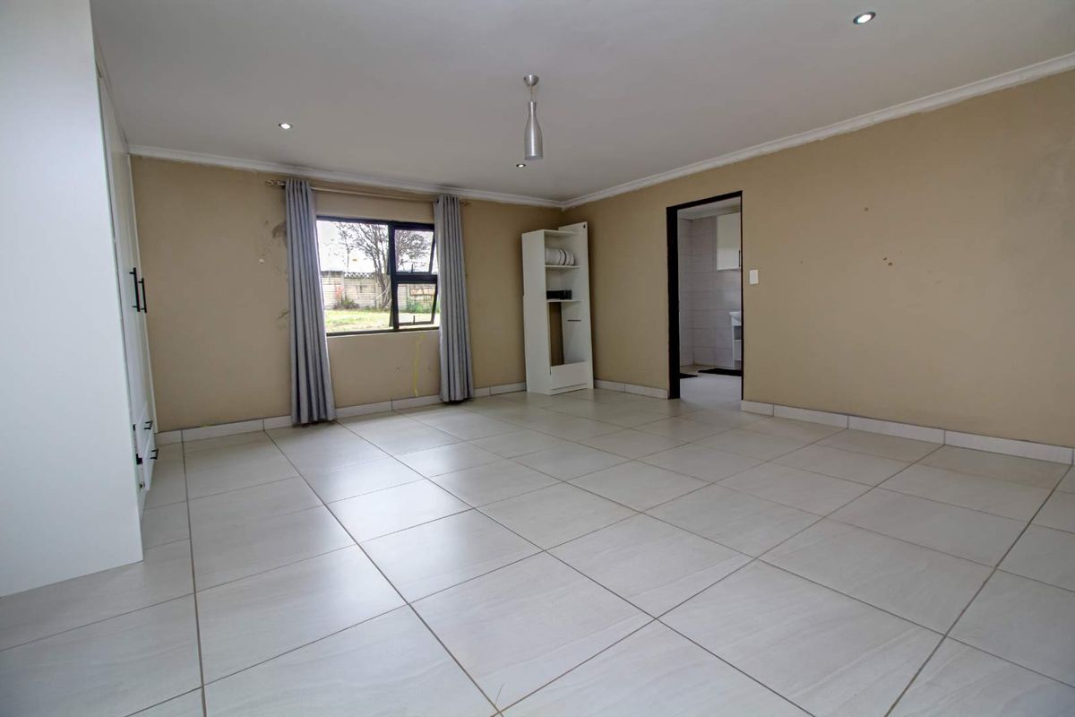 Bring Your Vision to Life in This Spacious 5 Bedroom Family Home - Photo 4