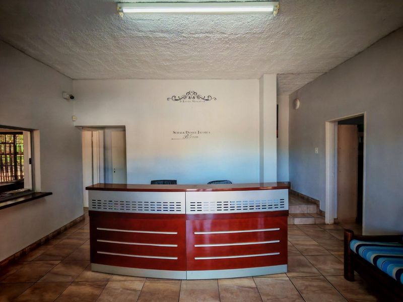 Prime Commercial Property to Rent - Photo 9