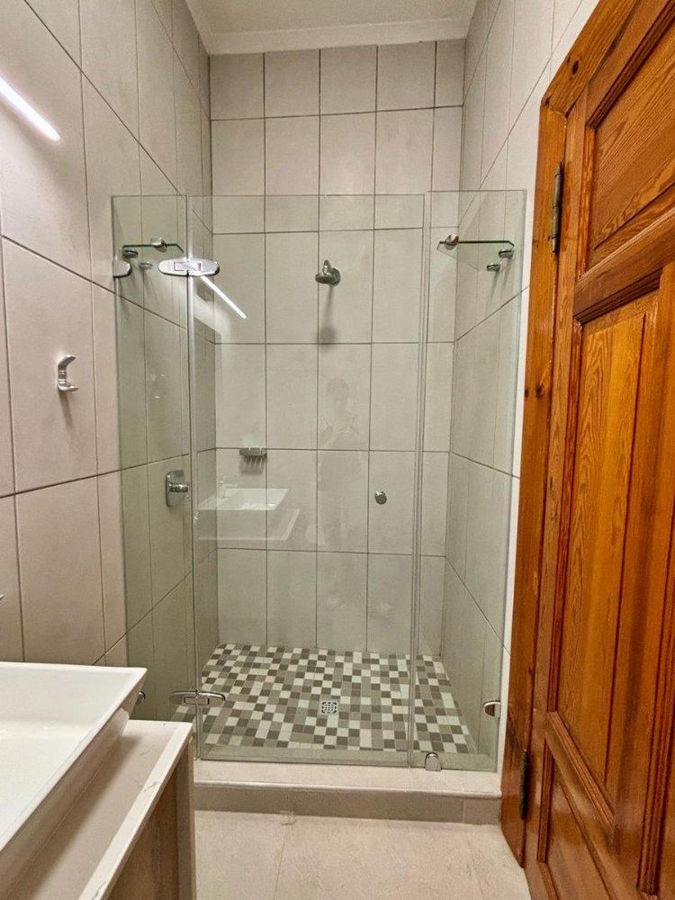 bedroom 3 en-suit w/c