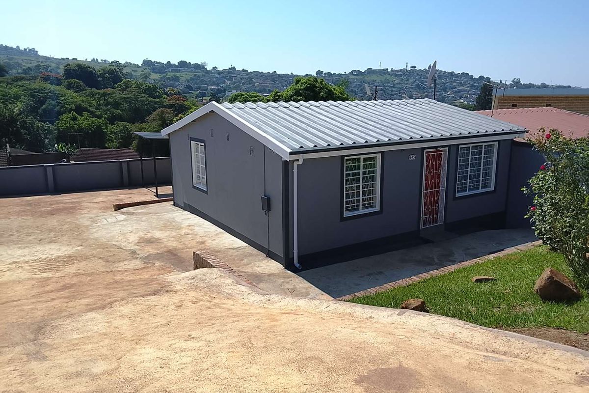 ✨ Modern, Move-In Ready Home in a Peaceful Location! ✨ - Photo 3