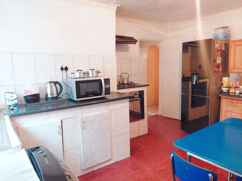 Prime Location: Steps from Palm Springs & Eyethu Mall! - Photo 7