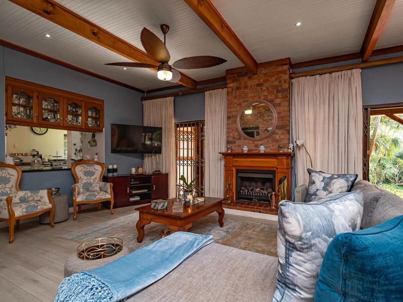 Private Estate – Three Unique Residences - Photo 8