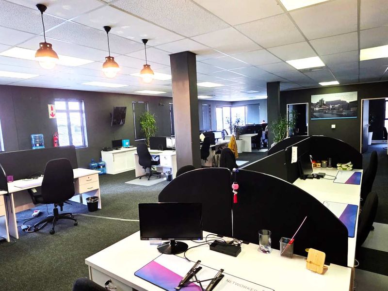 Modern First Floor Office in Westlake - Photo 2